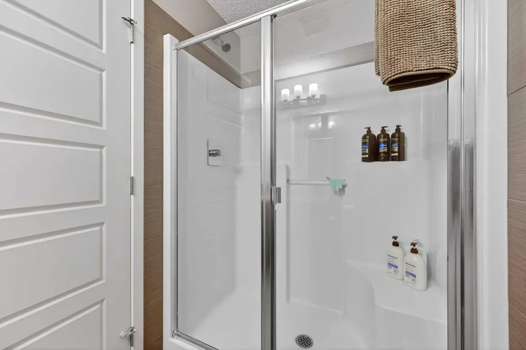258 New Brighton Walk SE Calgary AB T2Z 5C7