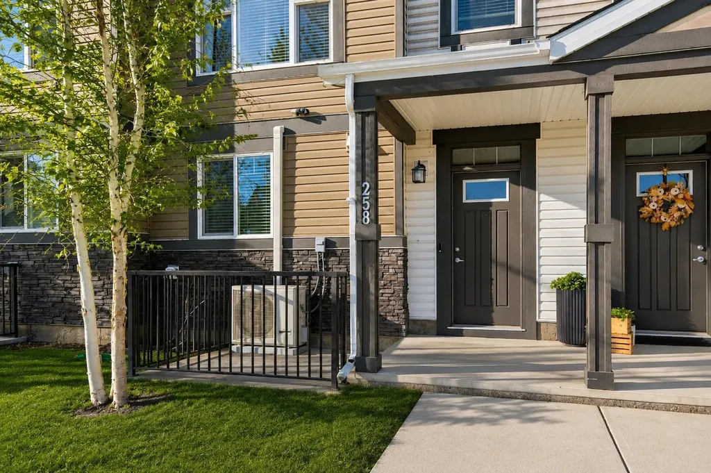 258 New Brighton Walk SE Calgary AB T2Z 5C7