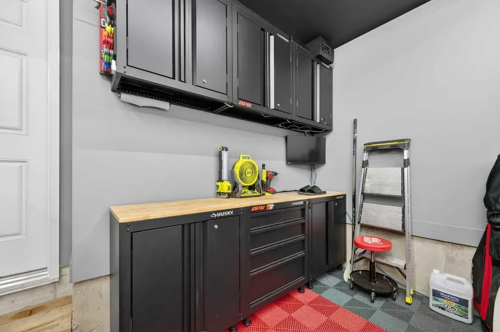 258 New Brighton Walk SE Calgary AB T2Z 5C7