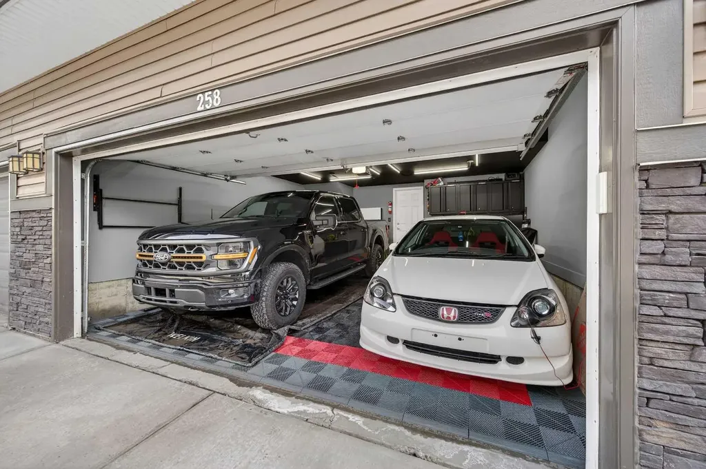 258 New Brighton Walk SE Calgary AB T2Z 5C7