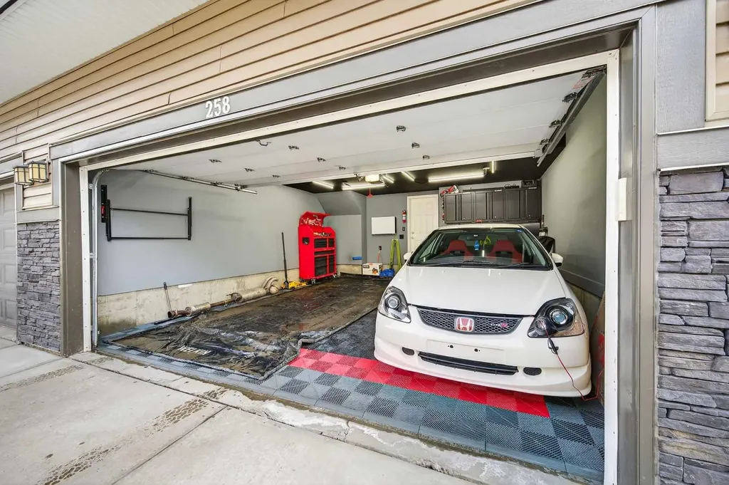 258 New Brighton Walk SE Calgary AB T2Z 5C7