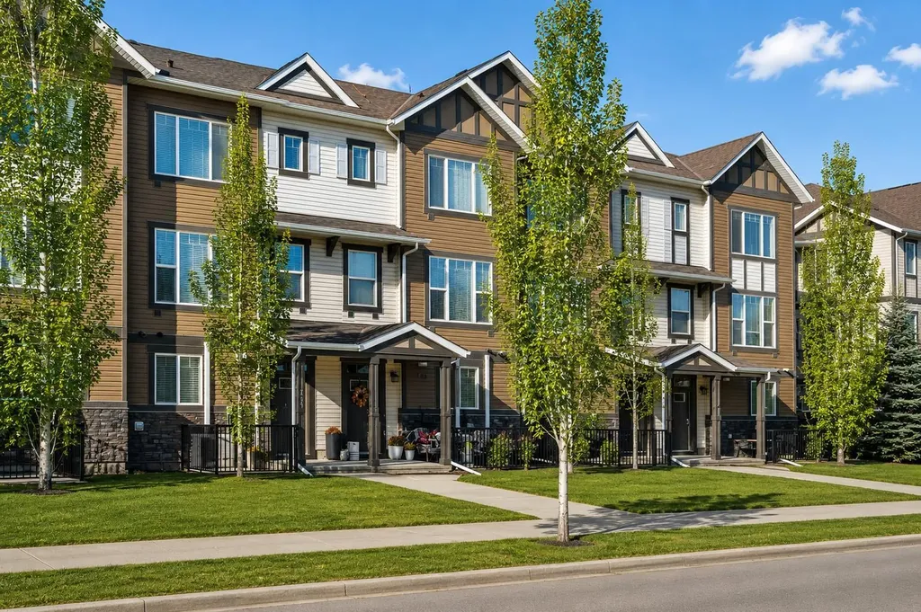 258 New Brighton Walk SE Calgary AB T2Z 5C7