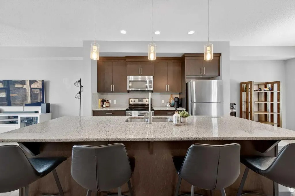 258 New Brighton Walk SE Calgary AB T2Z 5C7