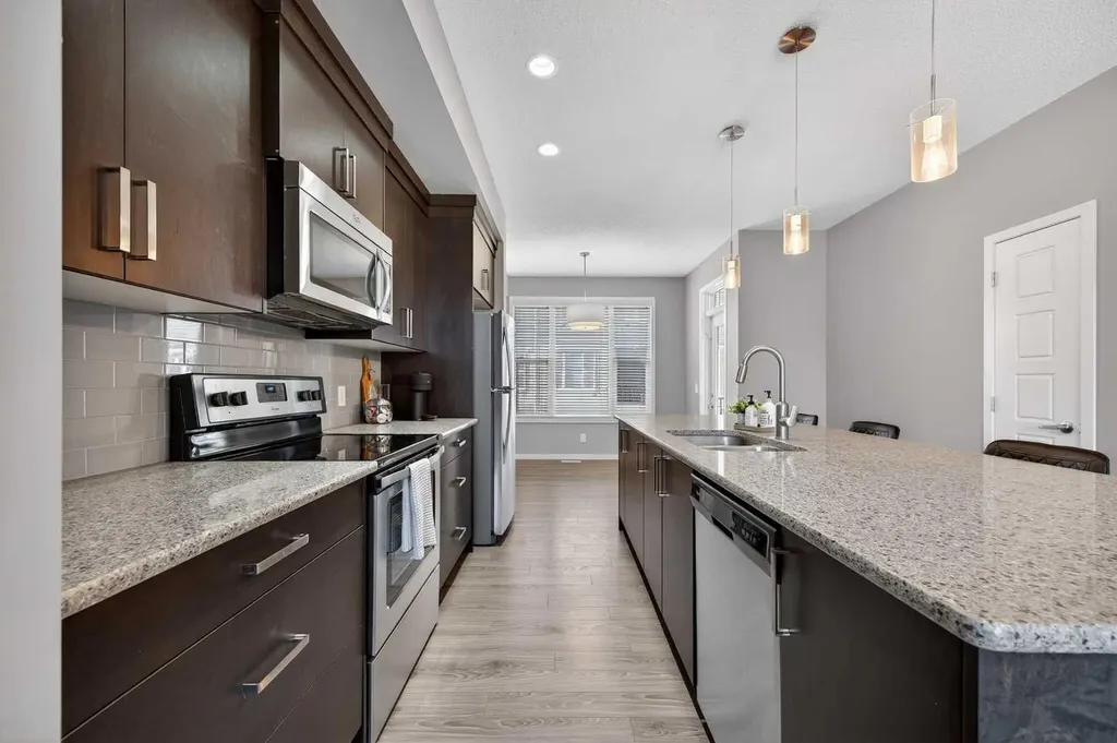 258 New Brighton Walk SE Calgary AB T2Z 5C7