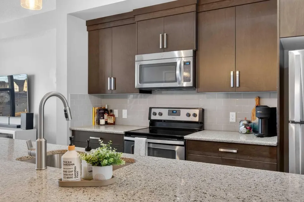 258 New Brighton Walk SE Calgary AB T2Z 5C7