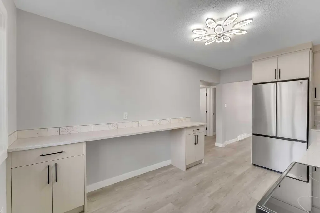 853 Northmount Drive NW Calgary AB T2L 0A3