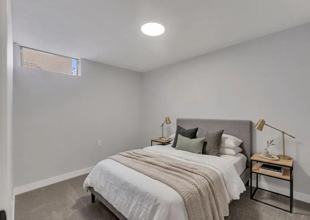 853 Northmount Drive NW Calgary AB T2L 0A3