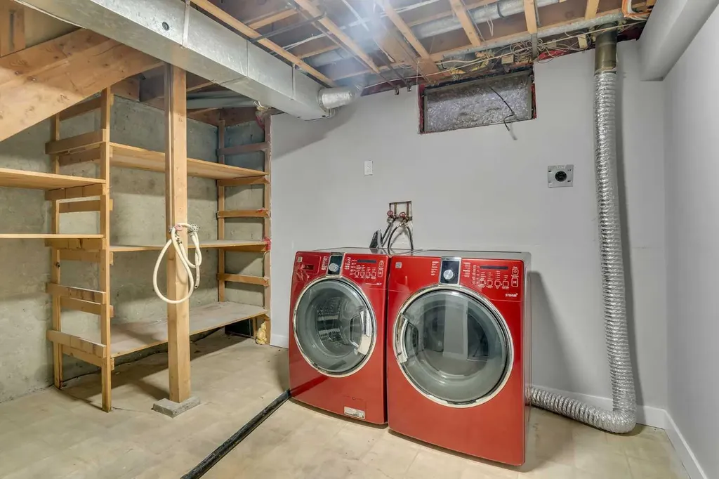 853 Northmount Drive NW Calgary AB T2L 0A3