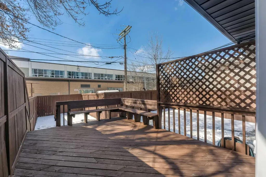 853 Northmount Drive NW Calgary AB T2L 0A3