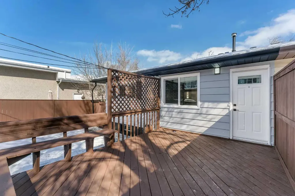 853 Northmount Drive NW Calgary AB T2L 0A3