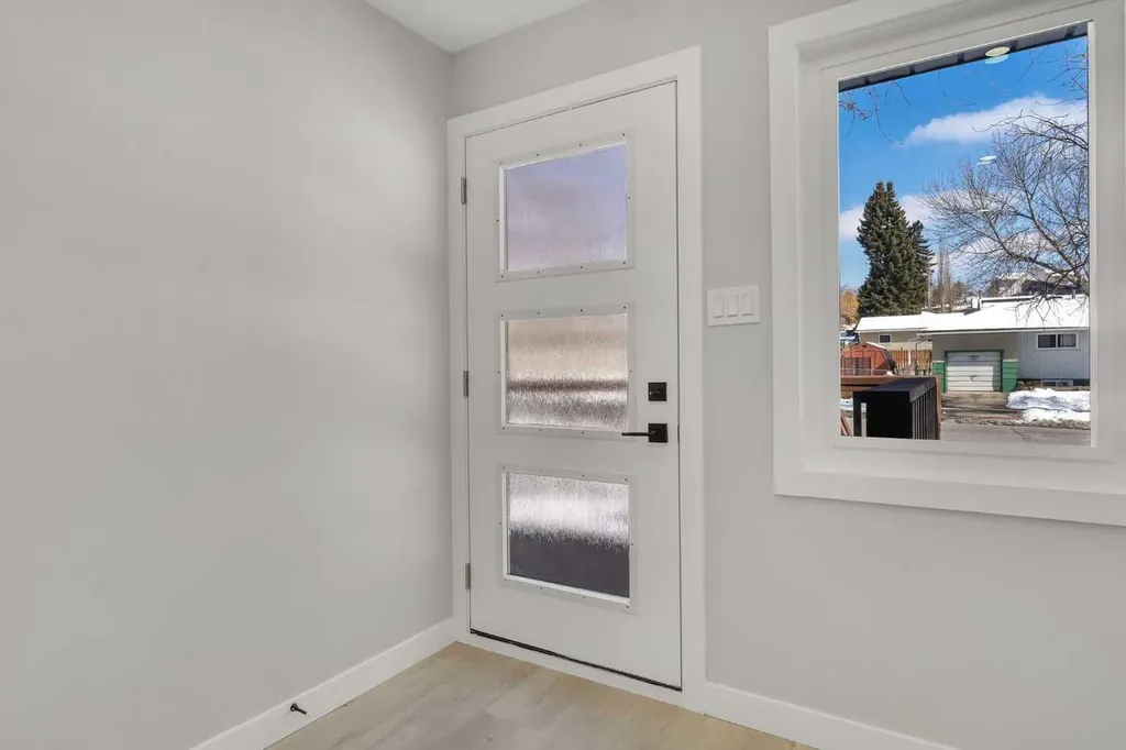 853 Northmount Drive NW Calgary AB T2L 0A3