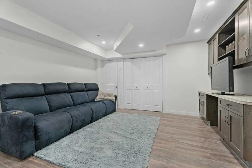 121 Copperpond Common SE Calgary AB T2Z 5B6