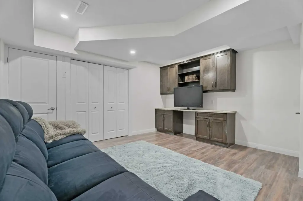 121 Copperpond Common SE Calgary AB T2Z 5B6