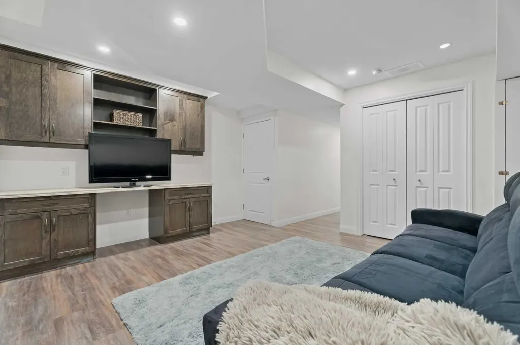 121 Copperpond Common SE Calgary AB T2Z 5B6