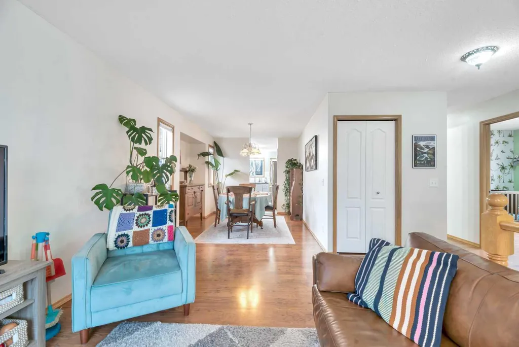 545 Hillview Gate Strathmore AB T1P 1Z6