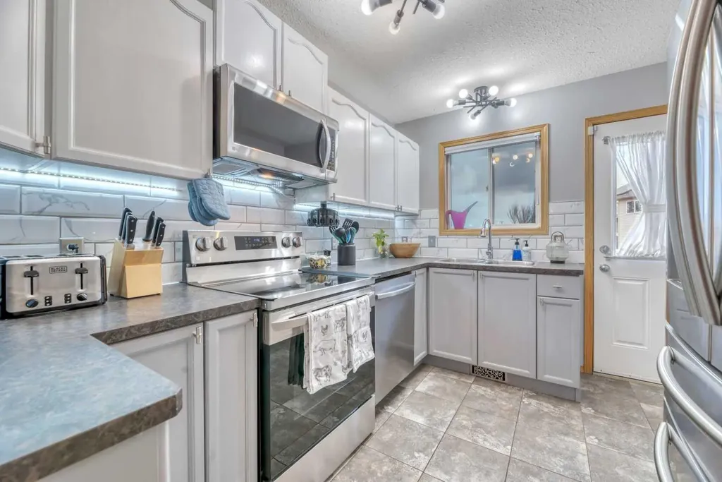 545 Hillview Gate Strathmore AB T1P 1Z6