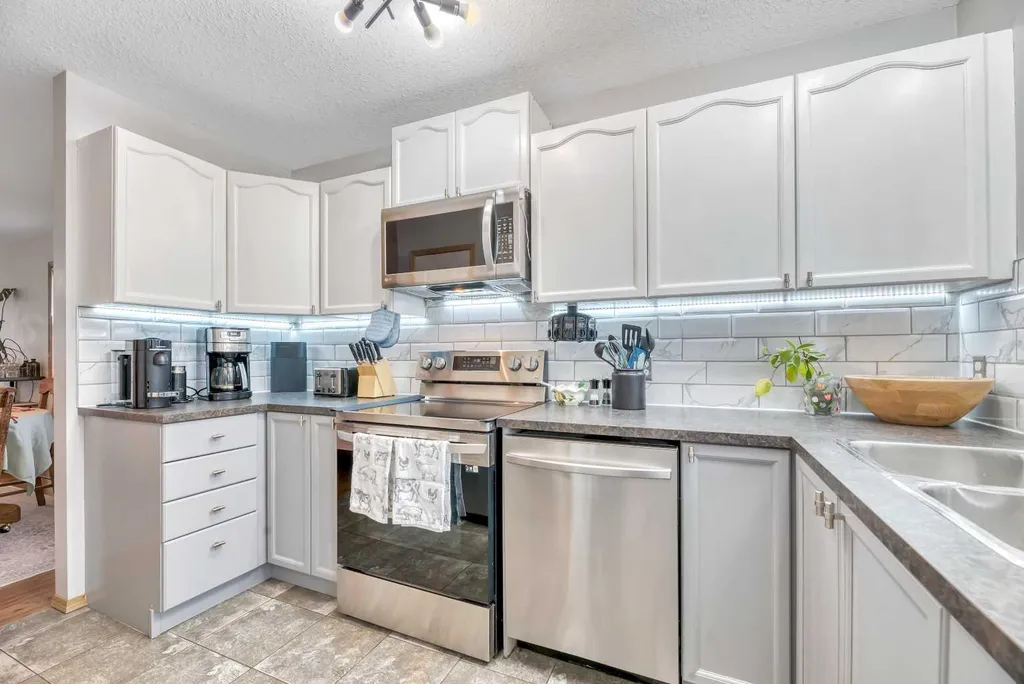 545 Hillview Gate Strathmore AB T1P 1Z6