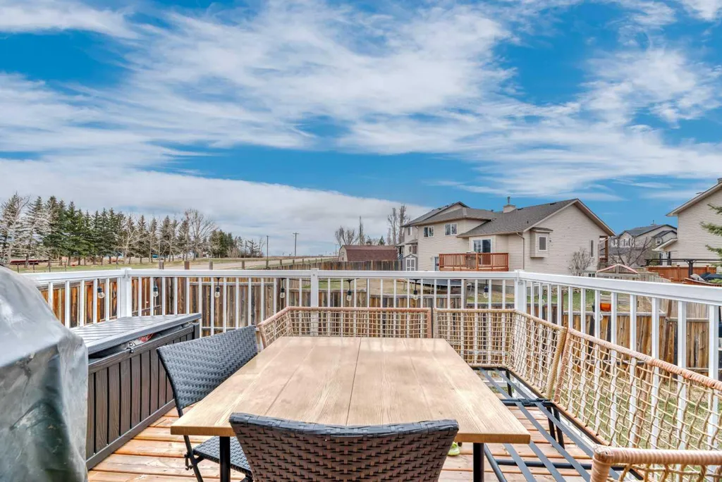 545 Hillview Gate Strathmore AB T1P 1Z6
