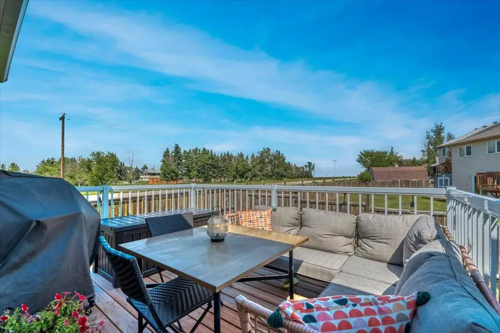 545 Hillview Gate Strathmore AB T1P 1Z6