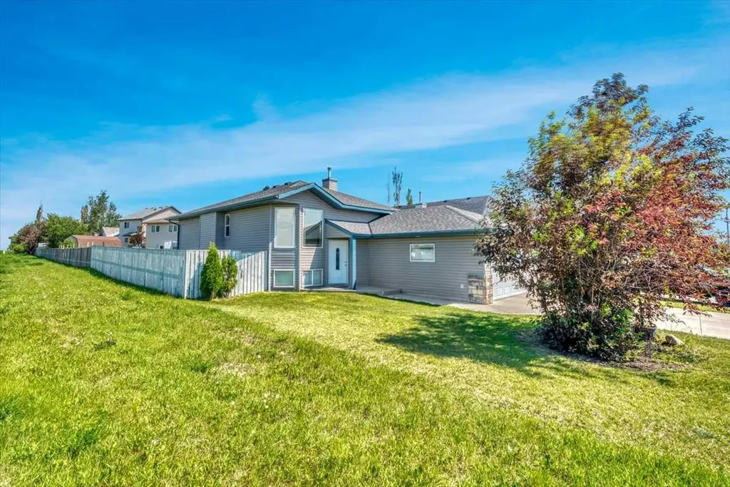 545 Hillview Gate Strathmore AB T1P 1Z6