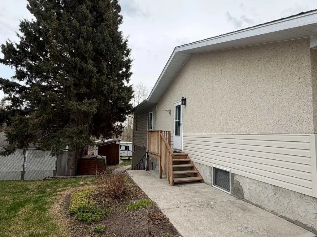 209 2 Street NE Sundre AB T0M 1X0