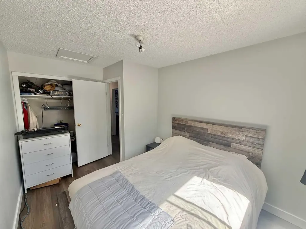 389 Mountain Street Hinton AB T7V1K6