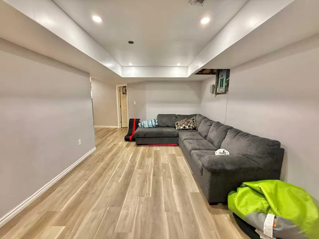 389 Mountain Street Hinton AB T7V1K6