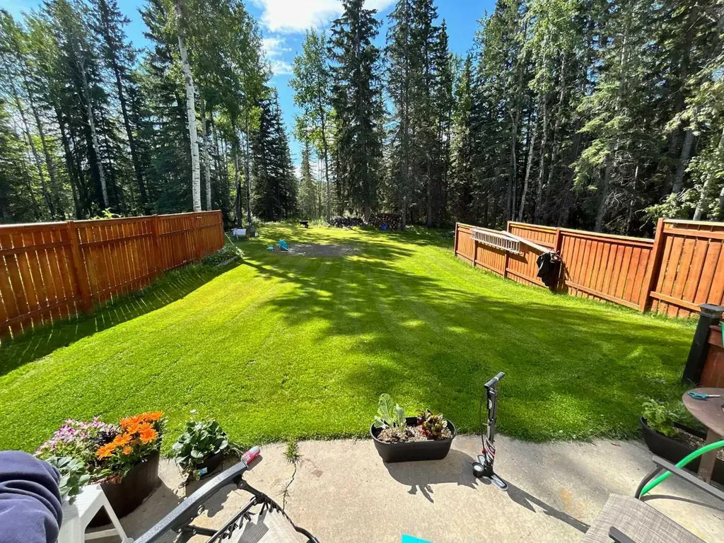 389 Mountain Street Hinton AB T7V1K6