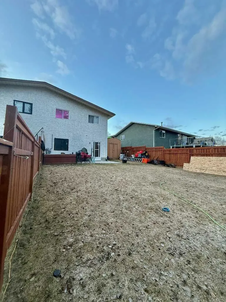389 Mountain Street Hinton AB T7V1K6