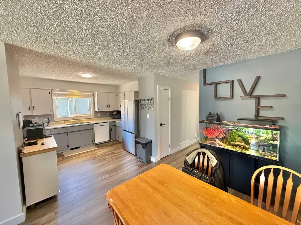 389 Mountain Street Hinton AB T7V1K6