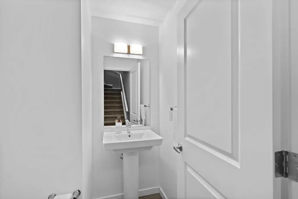 205 Copperstone Park SE Calgary AB T2Z 5E4