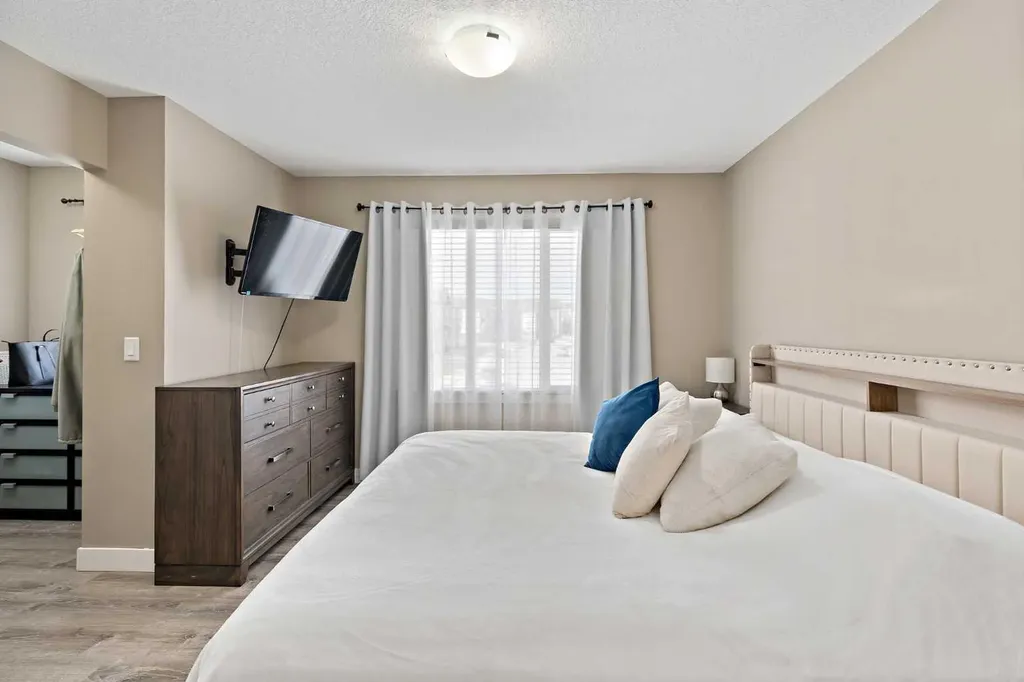 205 Copperstone Park SE Calgary AB T2Z 5E4