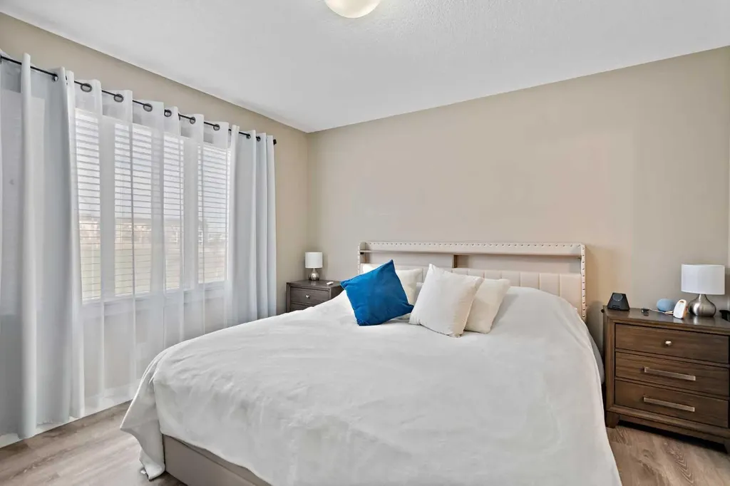 205 Copperstone Park SE Calgary AB T2Z 5E4