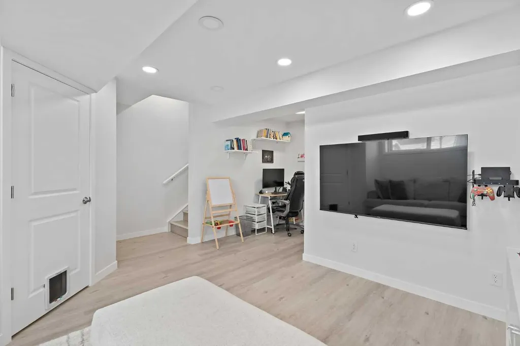 205 Copperstone Park SE Calgary AB T2Z 5E4