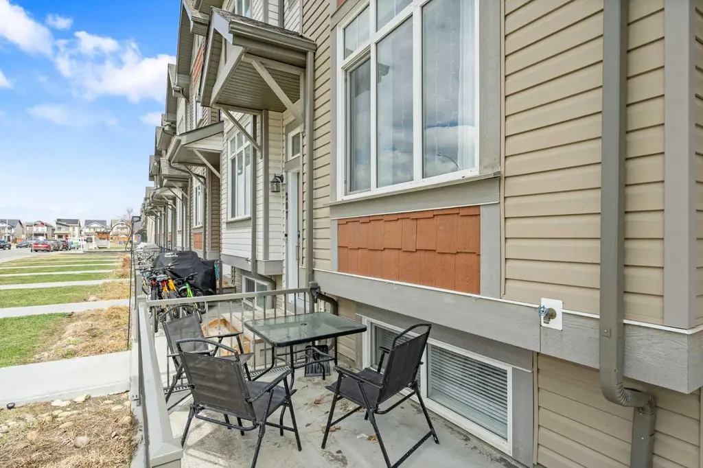 205 Copperstone Park SE Calgary AB T2Z 5E4