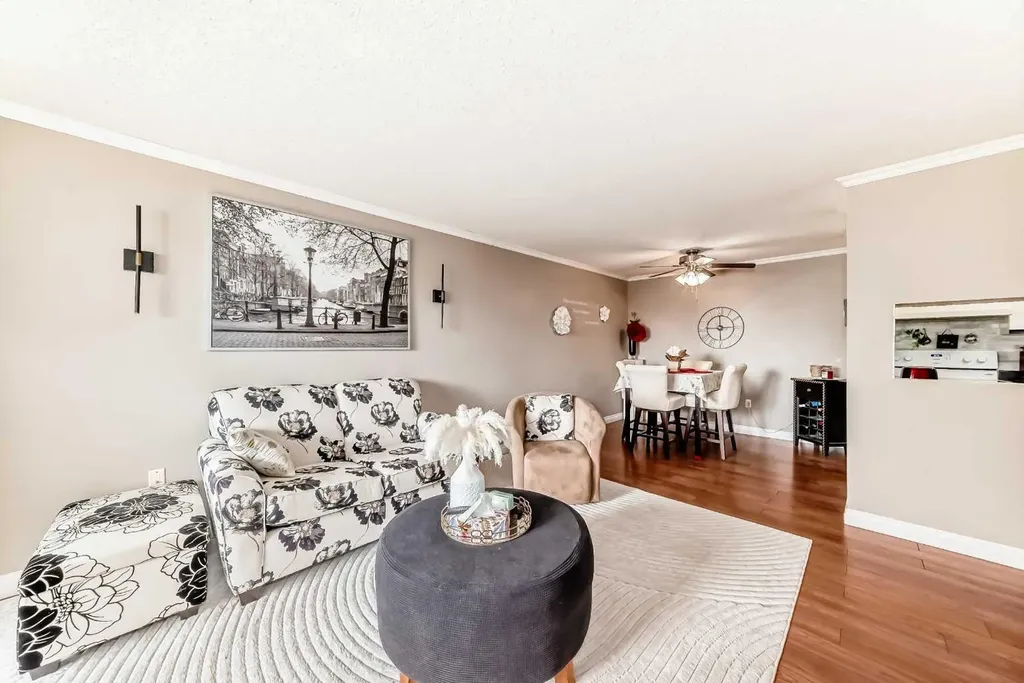 20 Dover Point SE Calgary AB T2B 3K3