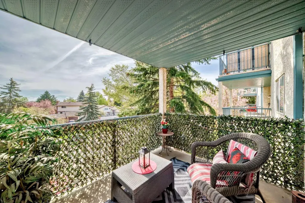 20 Dover Point SE Calgary AB T2B 3K3