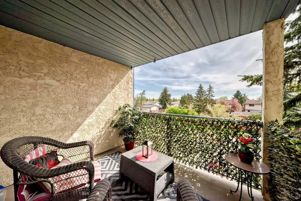 20 Dover Point SE Calgary AB T2B 3K3