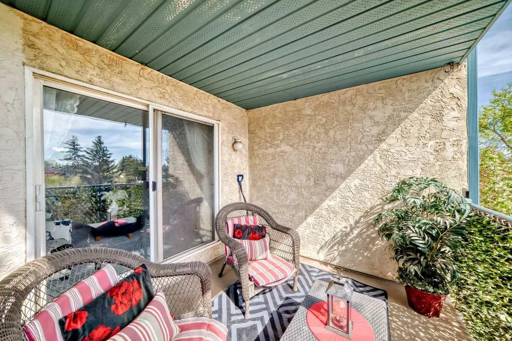 20 Dover Point SE Calgary AB T2B 3K3