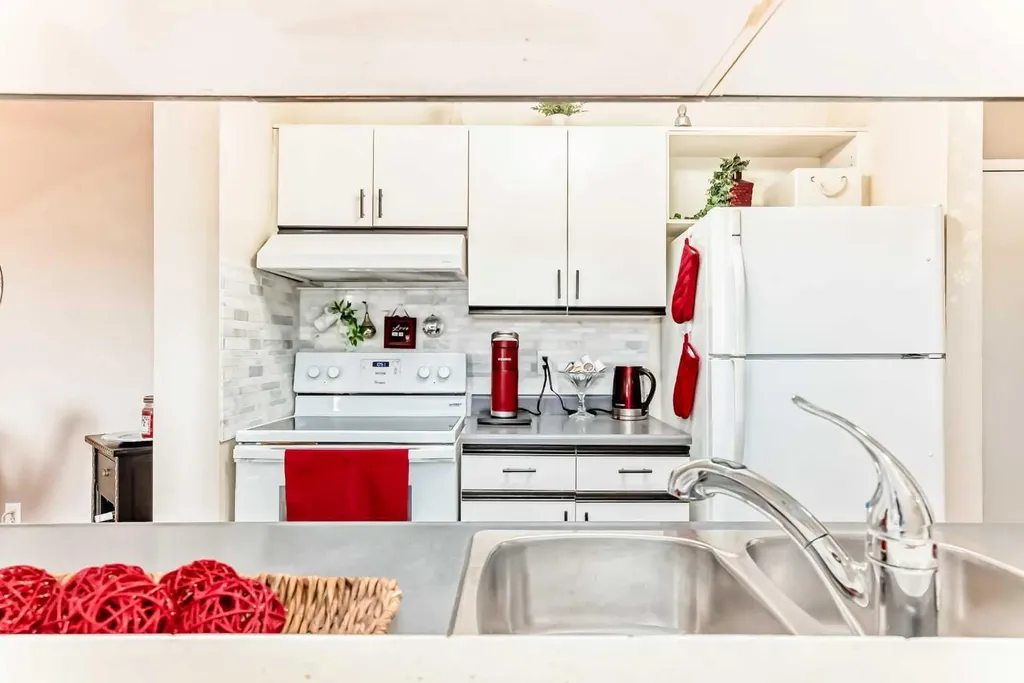 20 Dover Point SE Calgary AB T2B 3K3