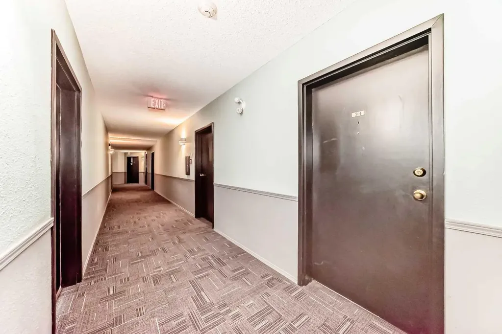 20 Dover Point SE Calgary AB T2B 3K3