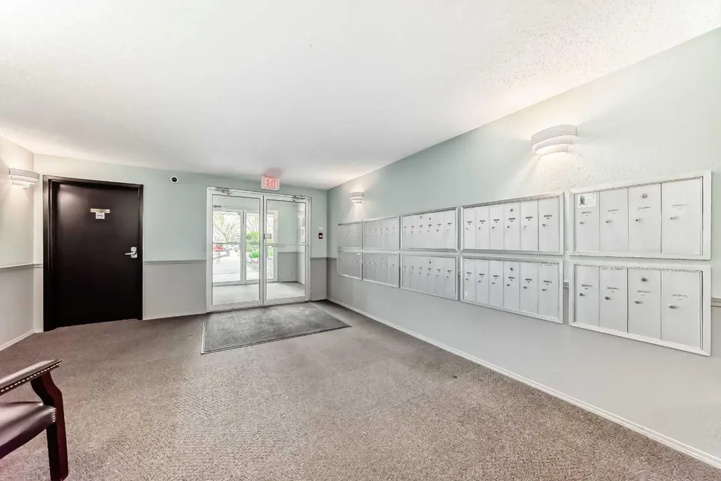 20 Dover Point SE Calgary AB T2B 3K3