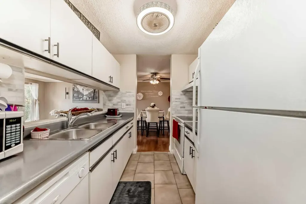 20 Dover Point SE Calgary AB T2B 3K3