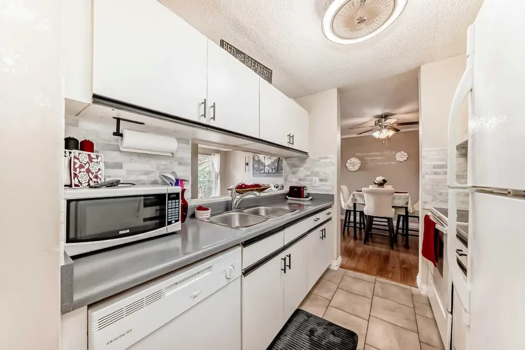20 Dover Point SE Calgary AB T2B 3K3