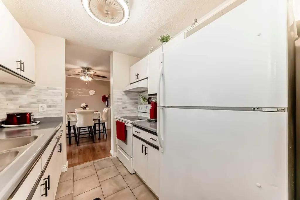 20 Dover Point SE Calgary AB T2B 3K3