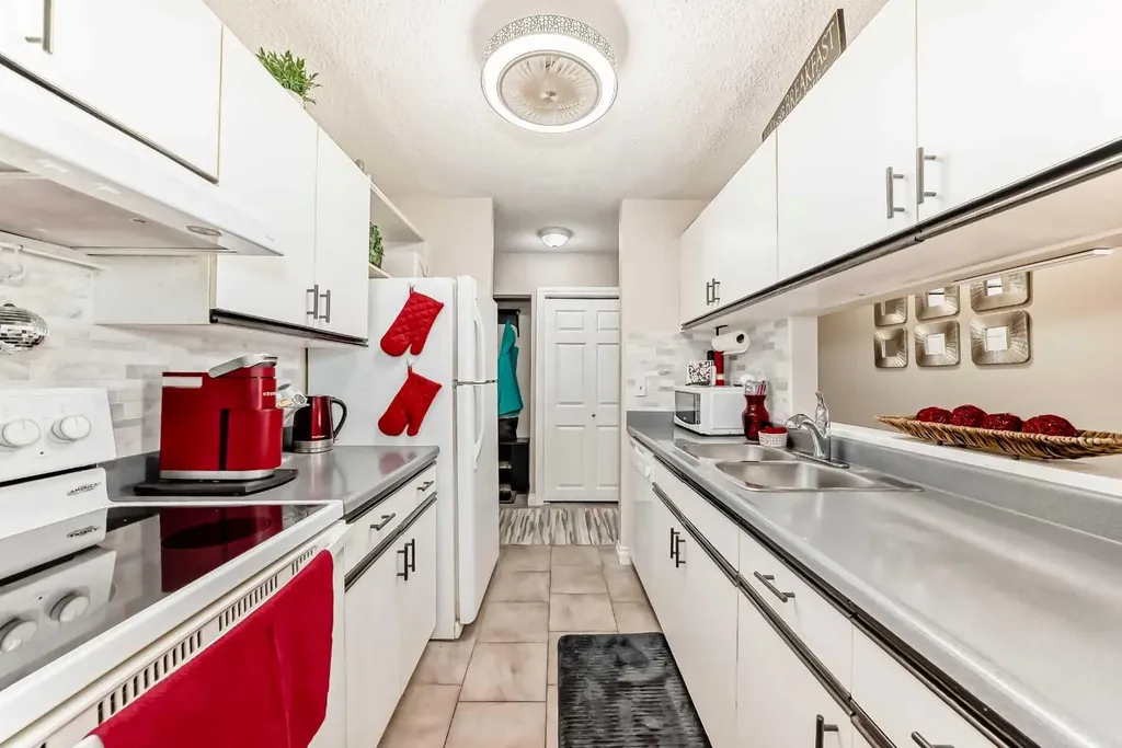 20 Dover Point SE Calgary AB T2B 3K3
