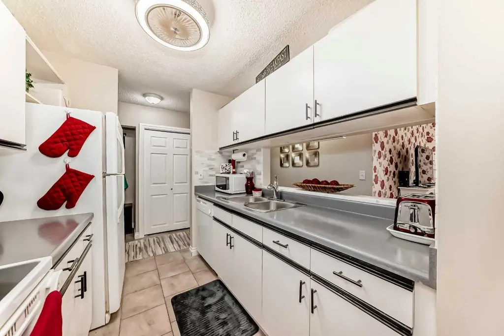 20 Dover Point SE Calgary AB T2B 3K3