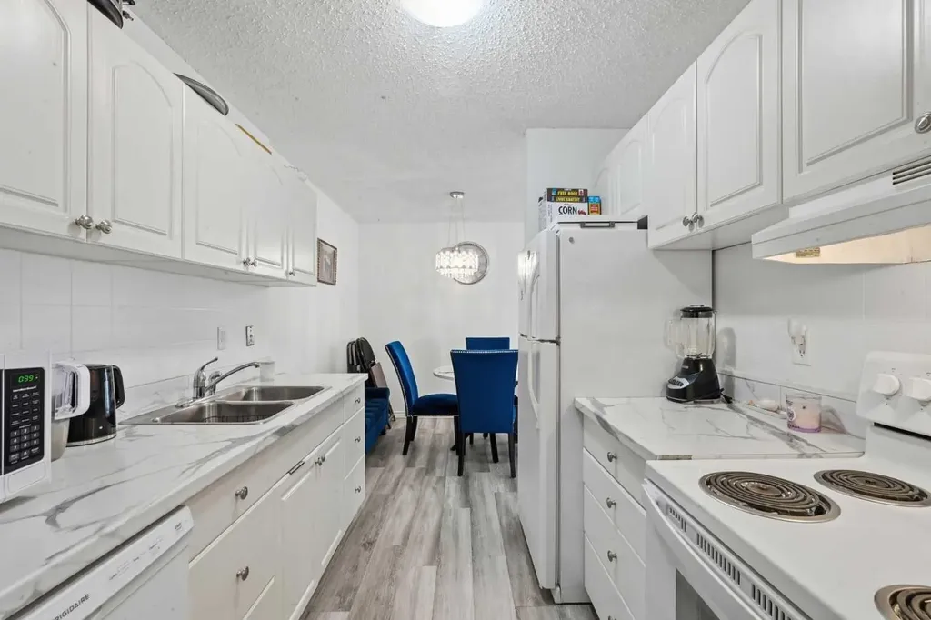 8948 Elbow Drive SW Calgary AB T2V 0H9