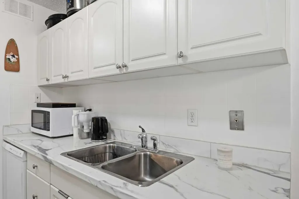 8948 Elbow Drive SW Calgary AB T2V 0H9