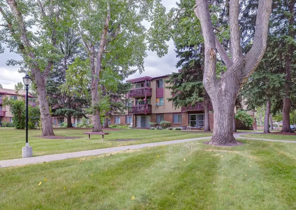8948 Elbow Drive SW Calgary AB T2V 0H9